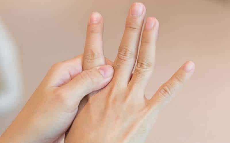 sมือบวม